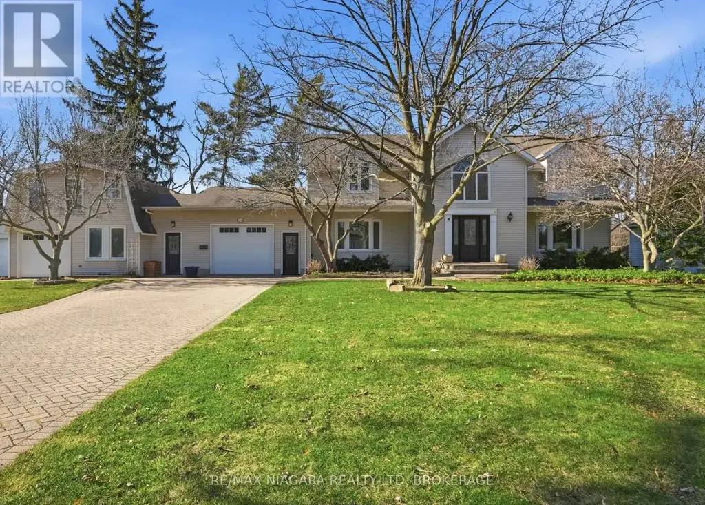 50 Henley Drive, St. Catharines (Martindale Pond)